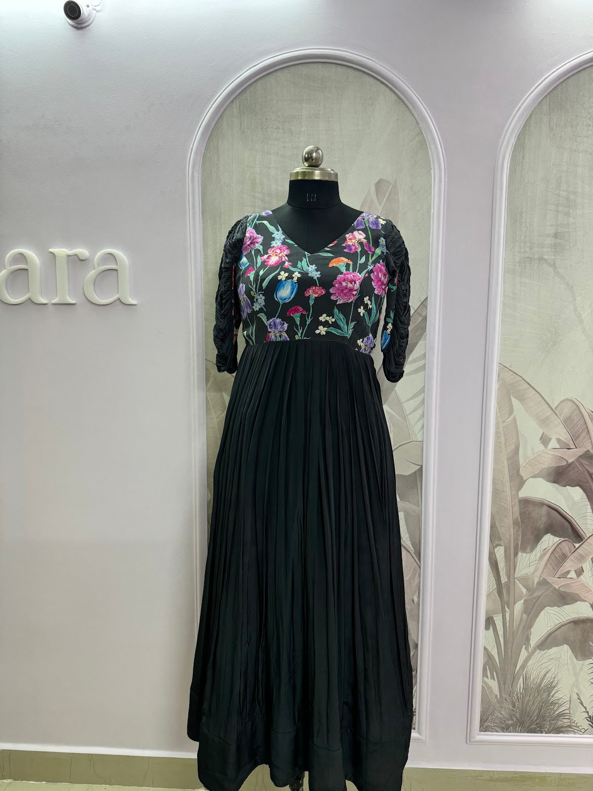 Black Floral Elastic Sleeves Pleated Dress